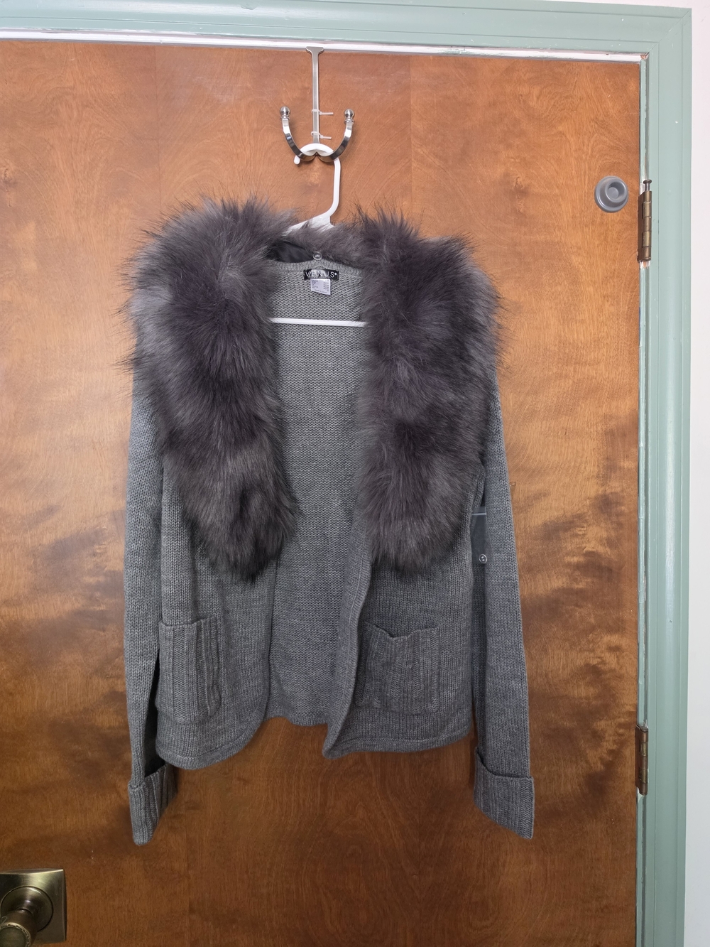 VENUS Charcoal Gray Knit Jacket with Plush Dark Fur Collar